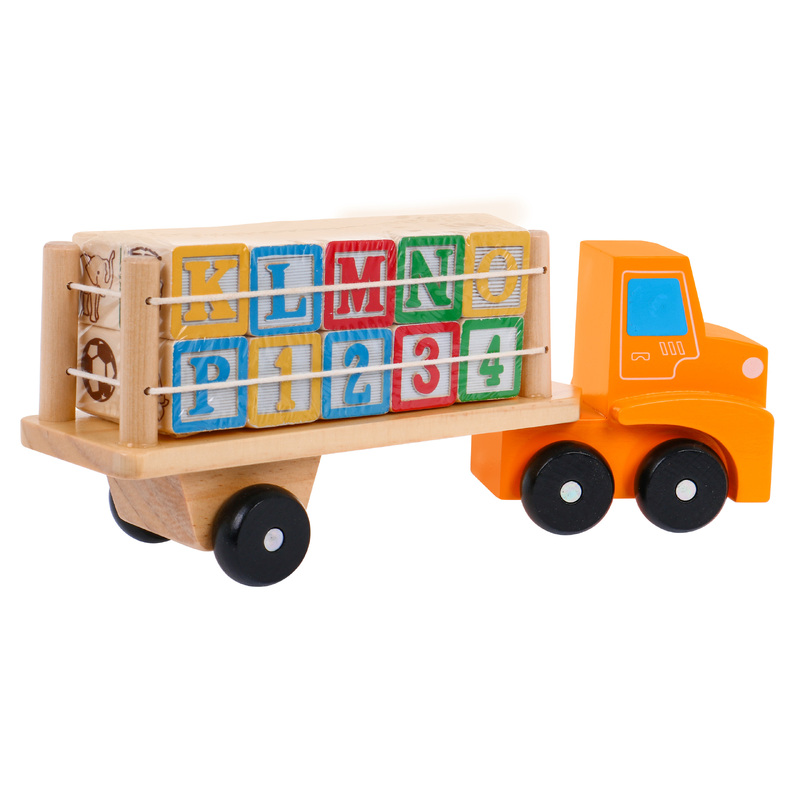 Koka kravas automašīna ar blokiem
