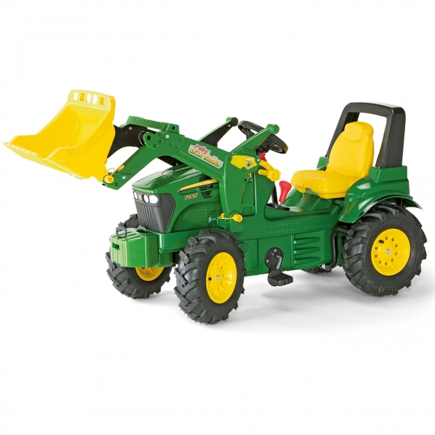 Traktors ar piekabi un lāpstu, zaļš