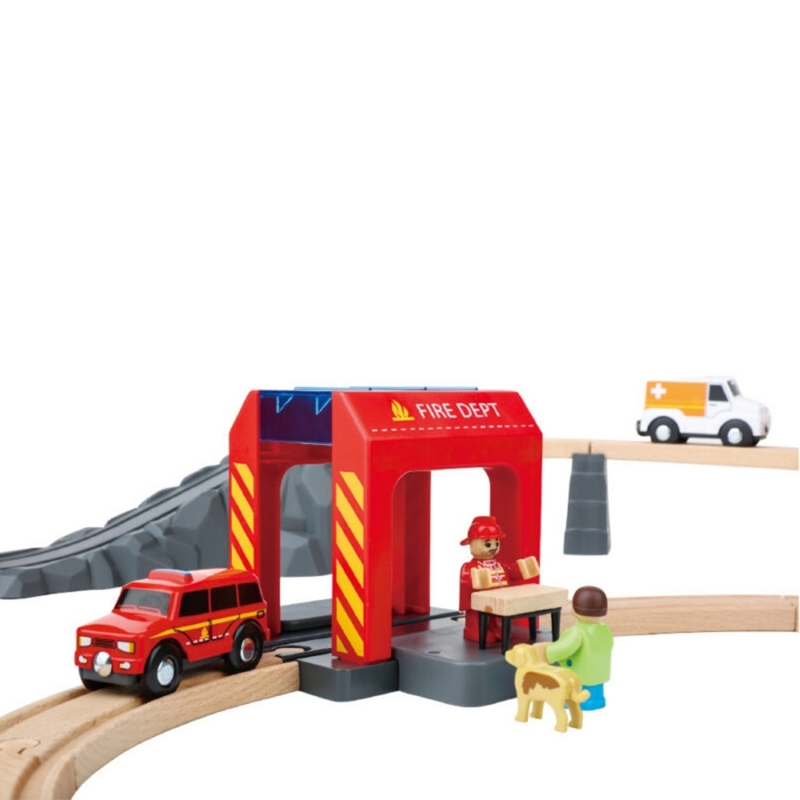 Tooky Toy koka ugunsdzēsības vilciens