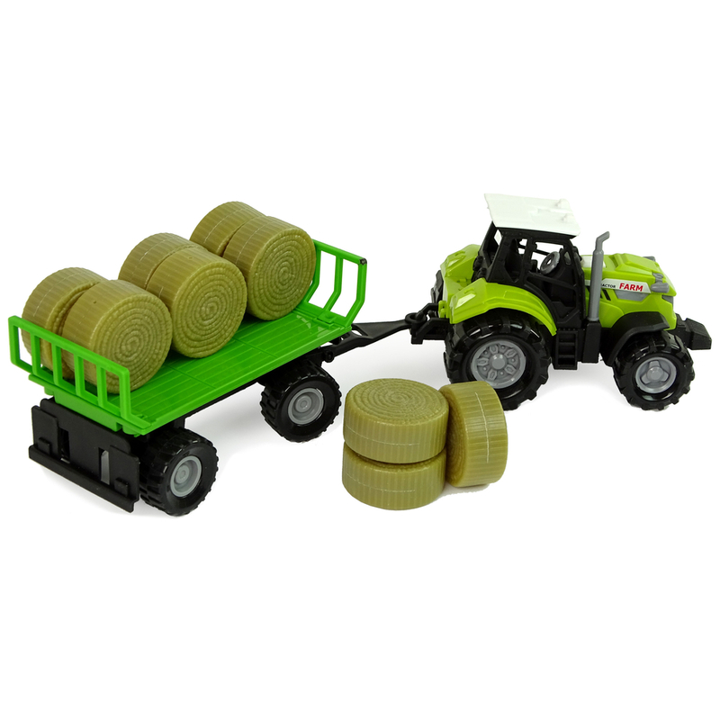 Traktors ar piekabi un siena ķīpām