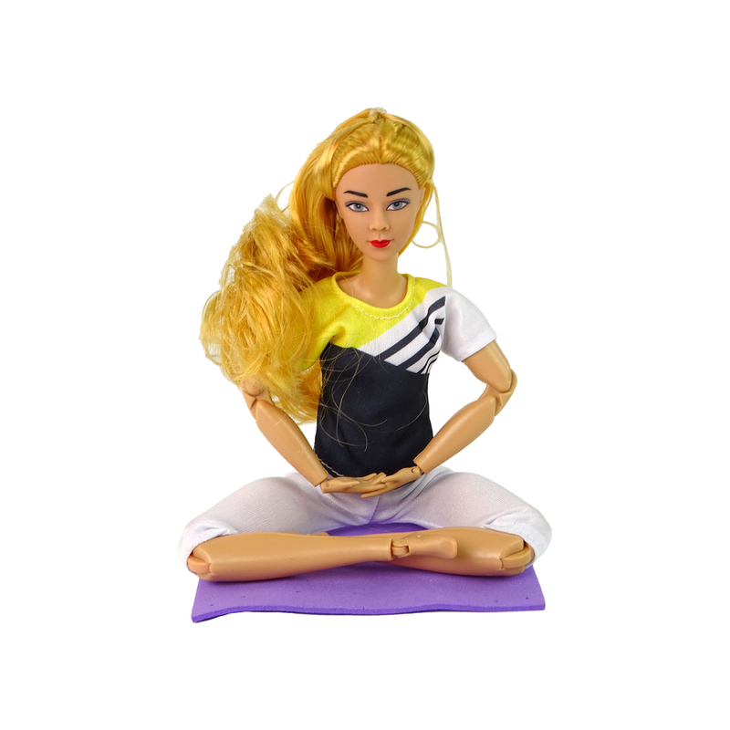 Lelle Mēdeja ar jogas piederumiem
