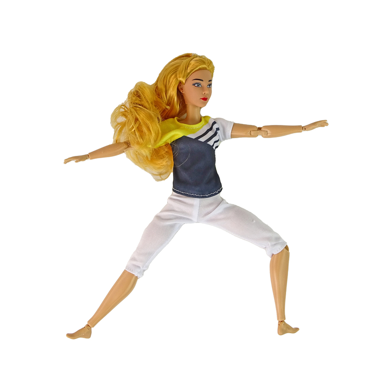 Lelle Mēdeja ar jogas piederumiem